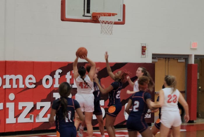 Wadsworth's Lyla Wilson goes up for a shot in a win over Ellet on November 22, 2023. Photo credit: Ryan Isley, SBLive Sports